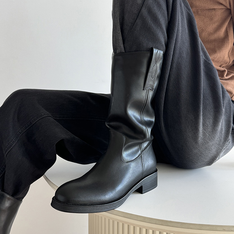 Sepatu Pendek Wanita Model Ter - Street Fashion Rome 2026 ulasan dan harga